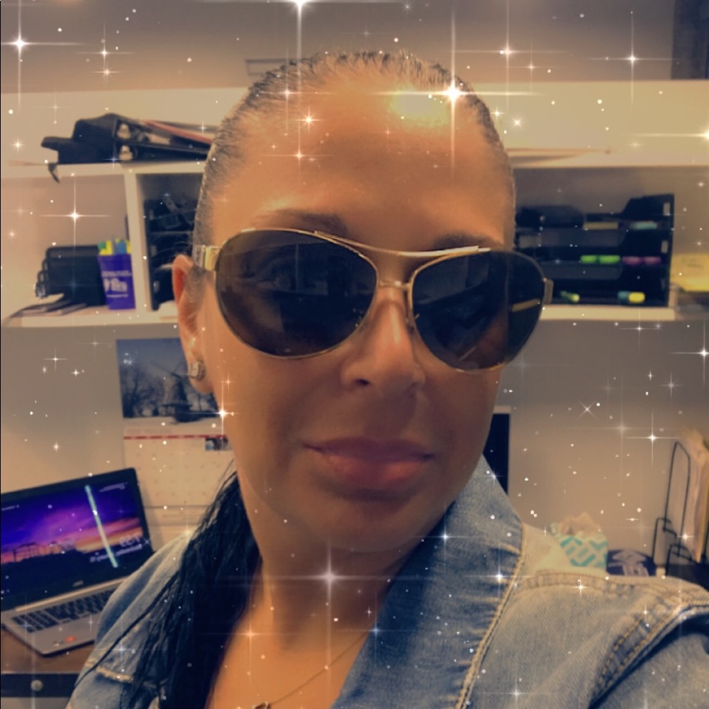Meet your Posher, Danielle